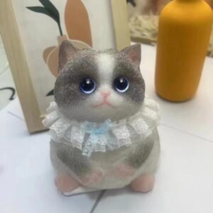 Alternative view of Chubby cat
